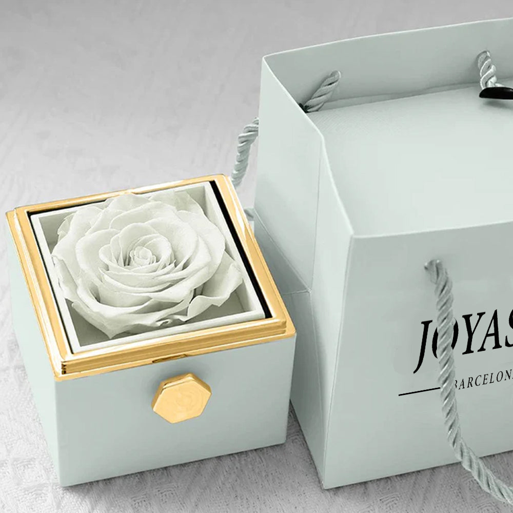 COLLAR GRABADO CON CAJA DE ROSA ETERNA